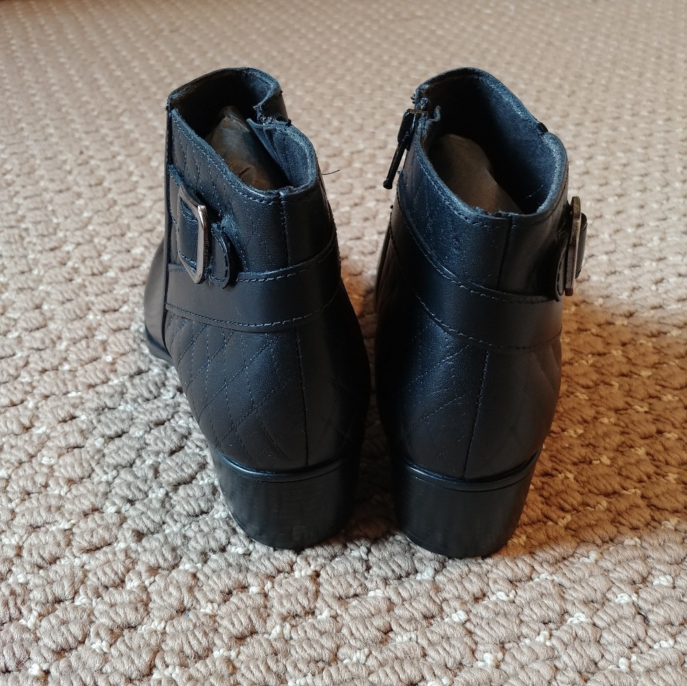 Munro Jolynn Ankle Boot/Bootie in Black Leather - Picture 4 of 6